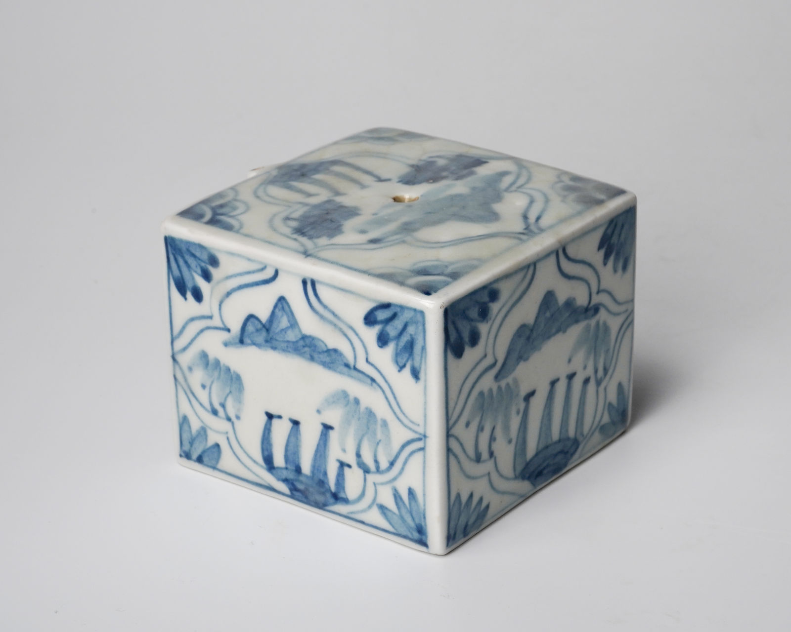 Sometsuke water dropper 李朝時代四方染付水滴, Joseon (Lee) Dynasty