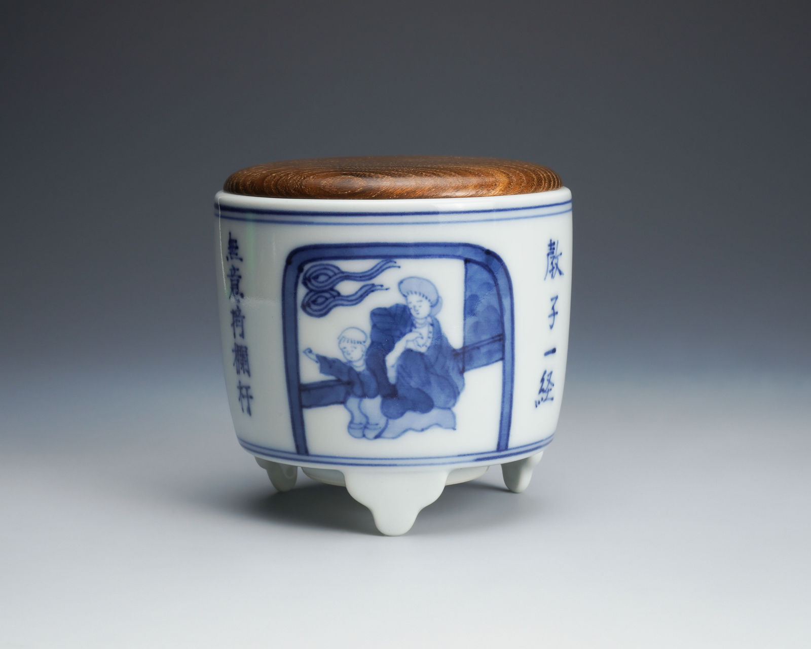 Hachiya Sōyu 蜂谷宗由, Pair of floating tripod sometsuke kikikōro (incense container)