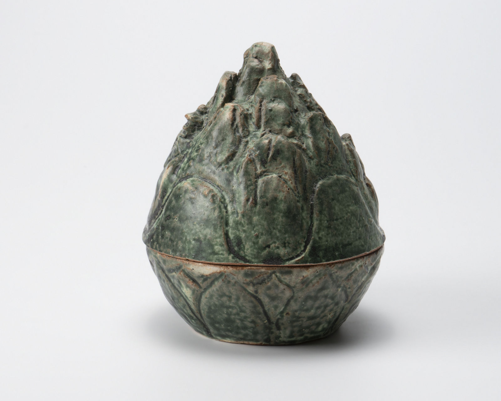 Kikuchi Katsu 菊池克, Lidded mountain-shaped vessel with green glaze