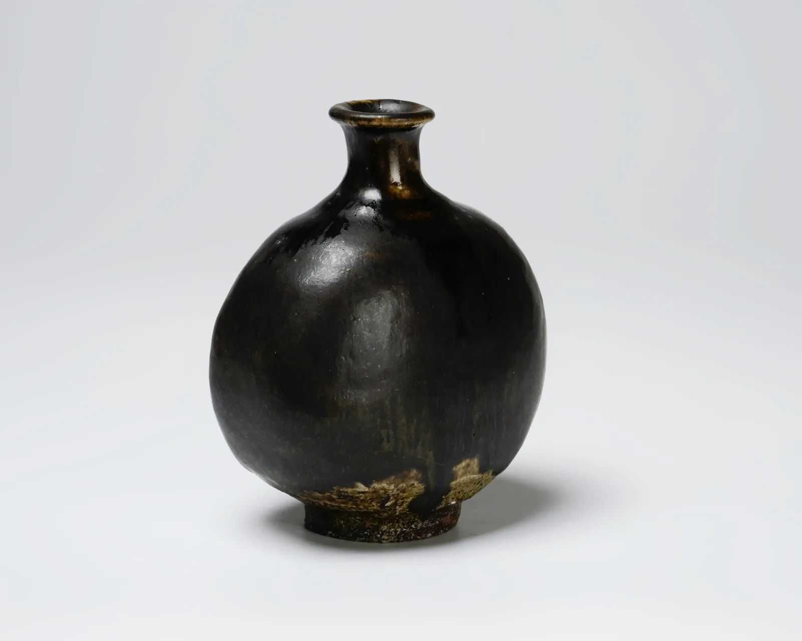 Ikenishi Go 池西剛, Black Korai Flat Tokkuri with Iron Glaze No.1 黒高麗扁壺徳利