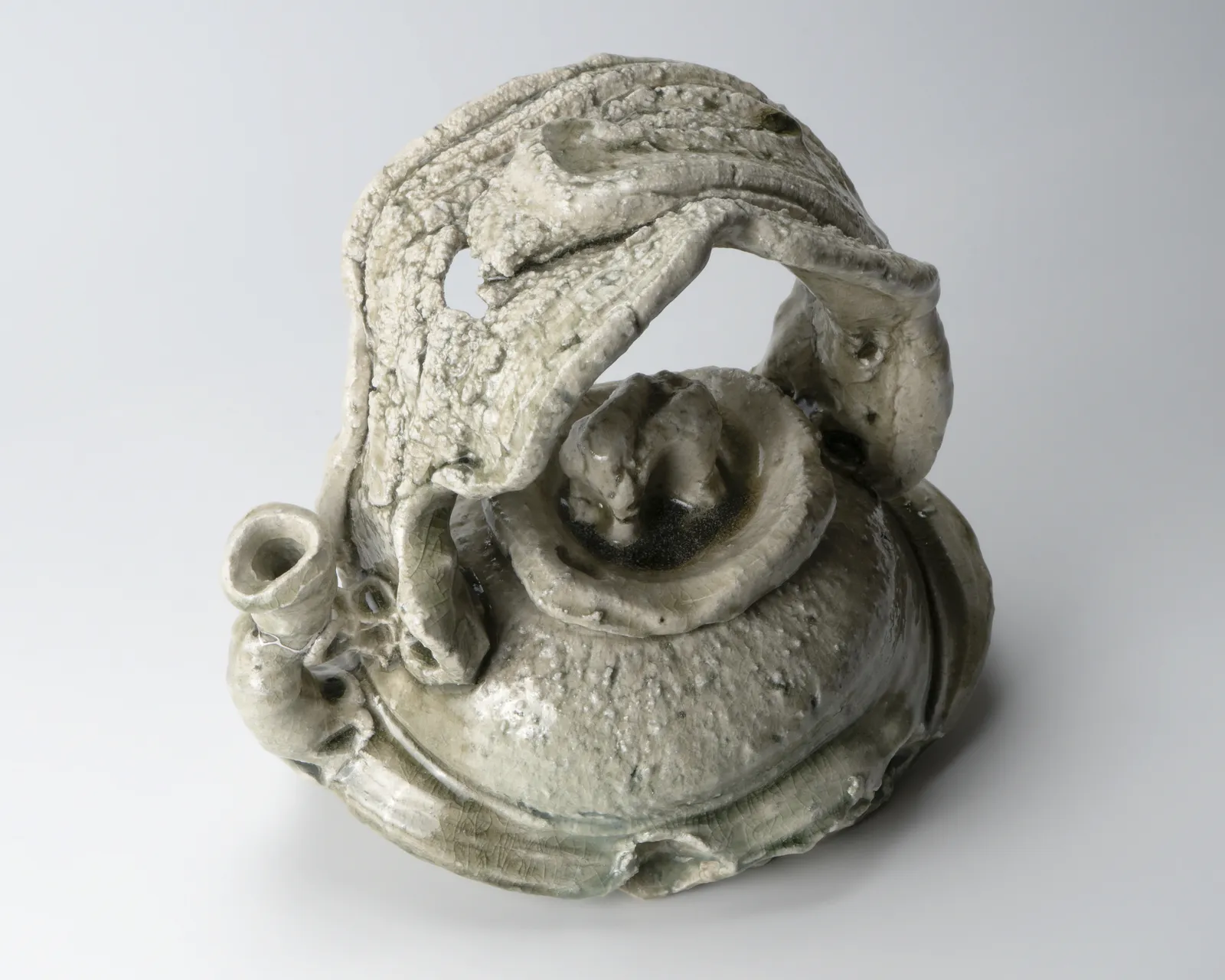 Suzuki Goro 鈴木五郎, Tea pot with ash glaze 灰青磁土瓶