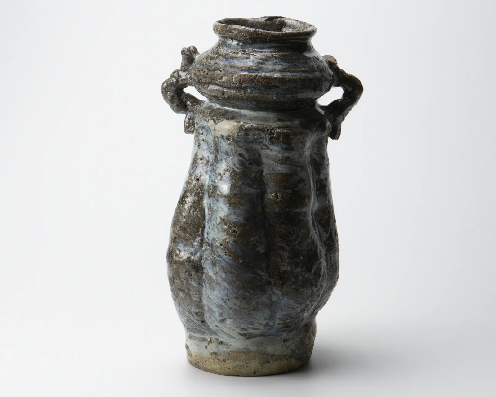 Maruta Munehiko 丸太宗彦, Karatsu flower vase with lugs, 2024