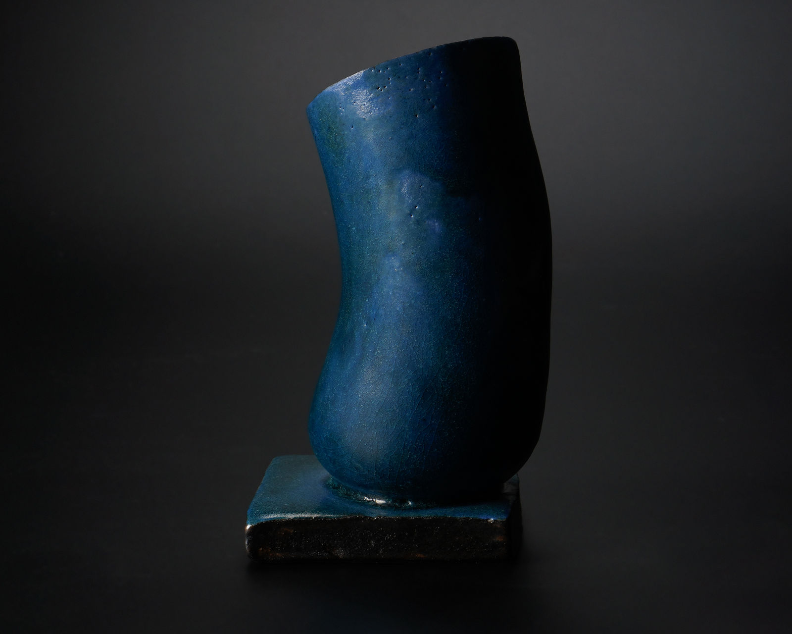 Yanagihara Mutsuo 柳原睦夫, Topological Vessel (tubular flower vase with azure glaze) 碧釉トポロ筒花入, 2018