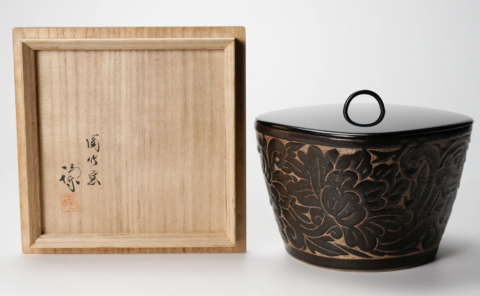 Miyanohara Ken 宮之原 謙, Water Jar with Engraved Peony Patterns, 牡丹文刻釉水指, circa 1965