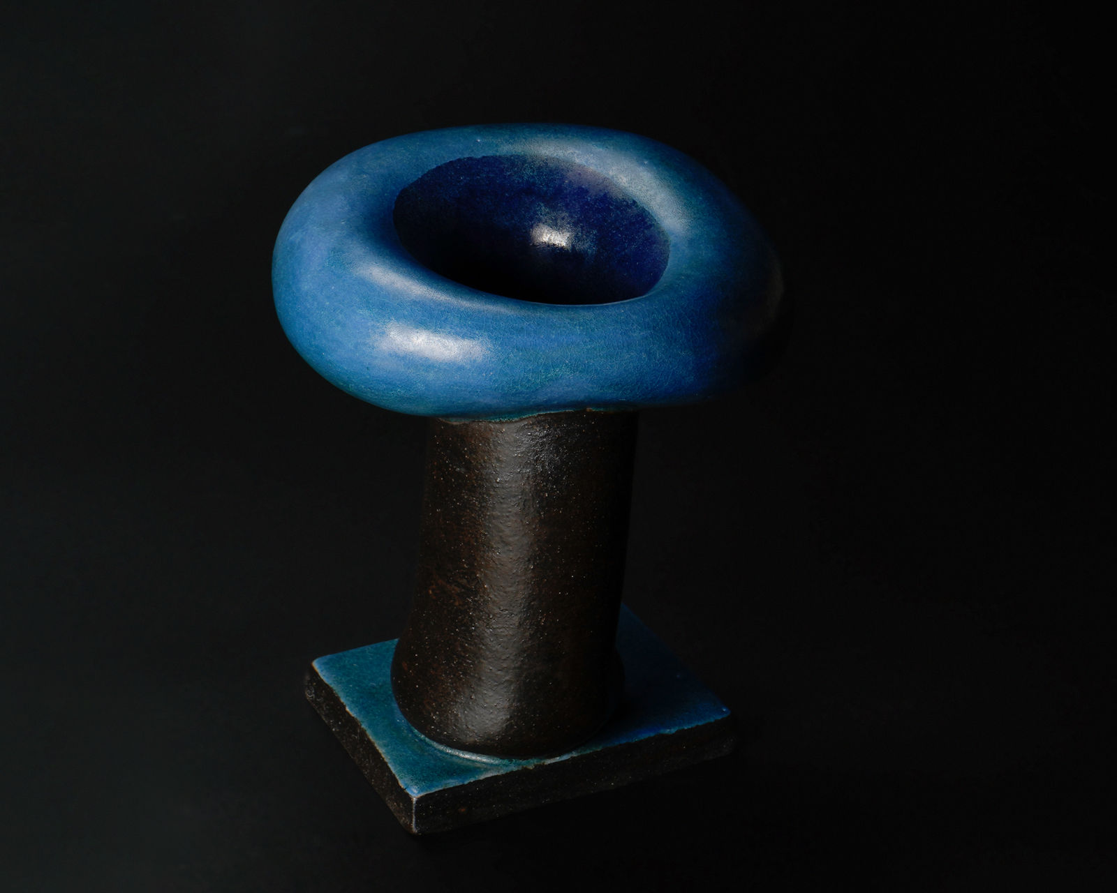 Yanagihara Mutsuo 柳原睦夫, Tubular flower vase with azure glaze 碧釉筒花入, 2014