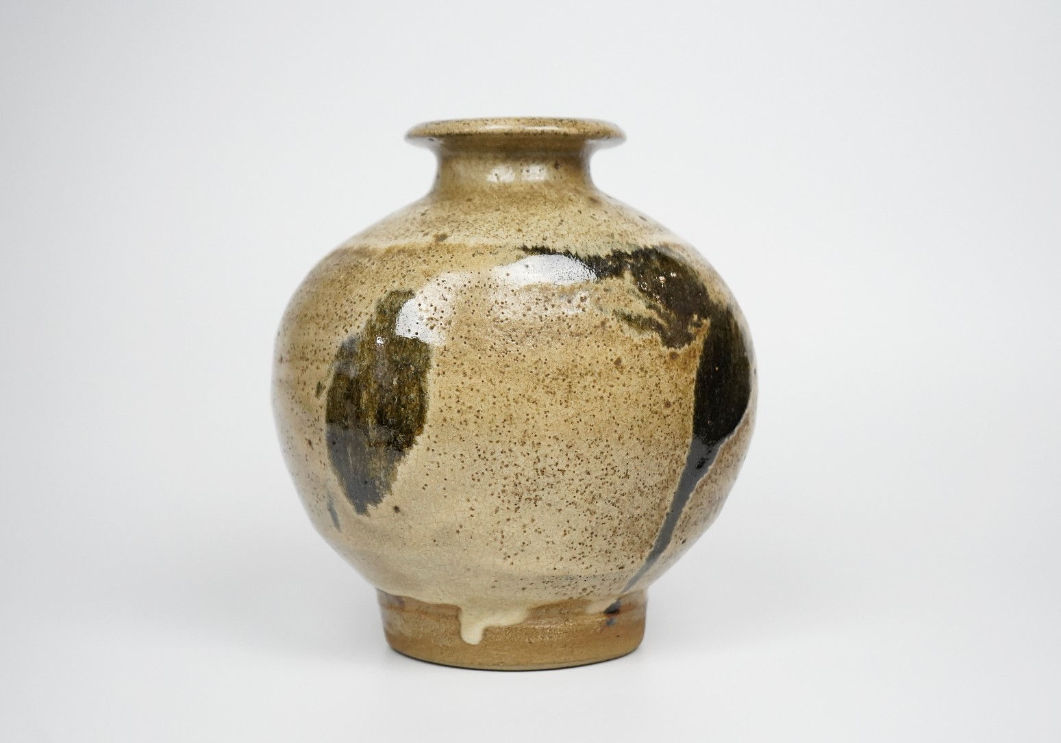 Murata Gen 村田 元, Jar, Black Slip Over Rice Husk Glaze 糠釉黒文扁壺