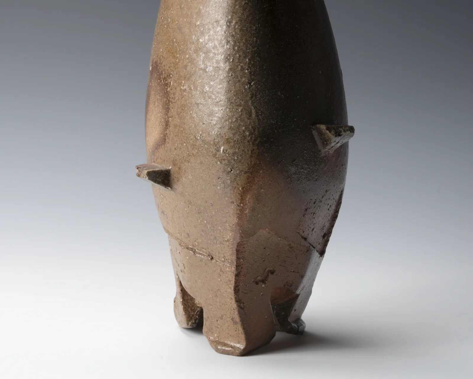 Kakurezaki Ryuichi 隠崎隆一, Bizen flower vase
