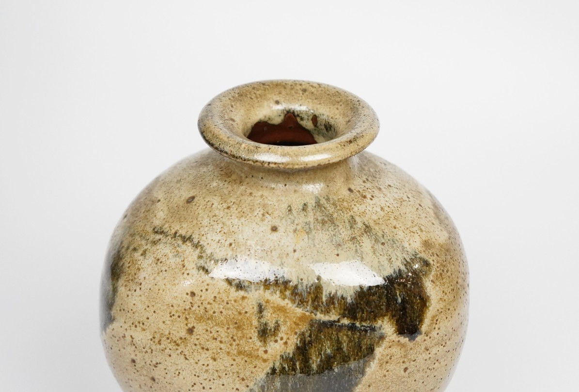 Murata Gen 村田 元, Jar, Black Slip Over Rice Husk Glaze 糠釉黒文扁壺