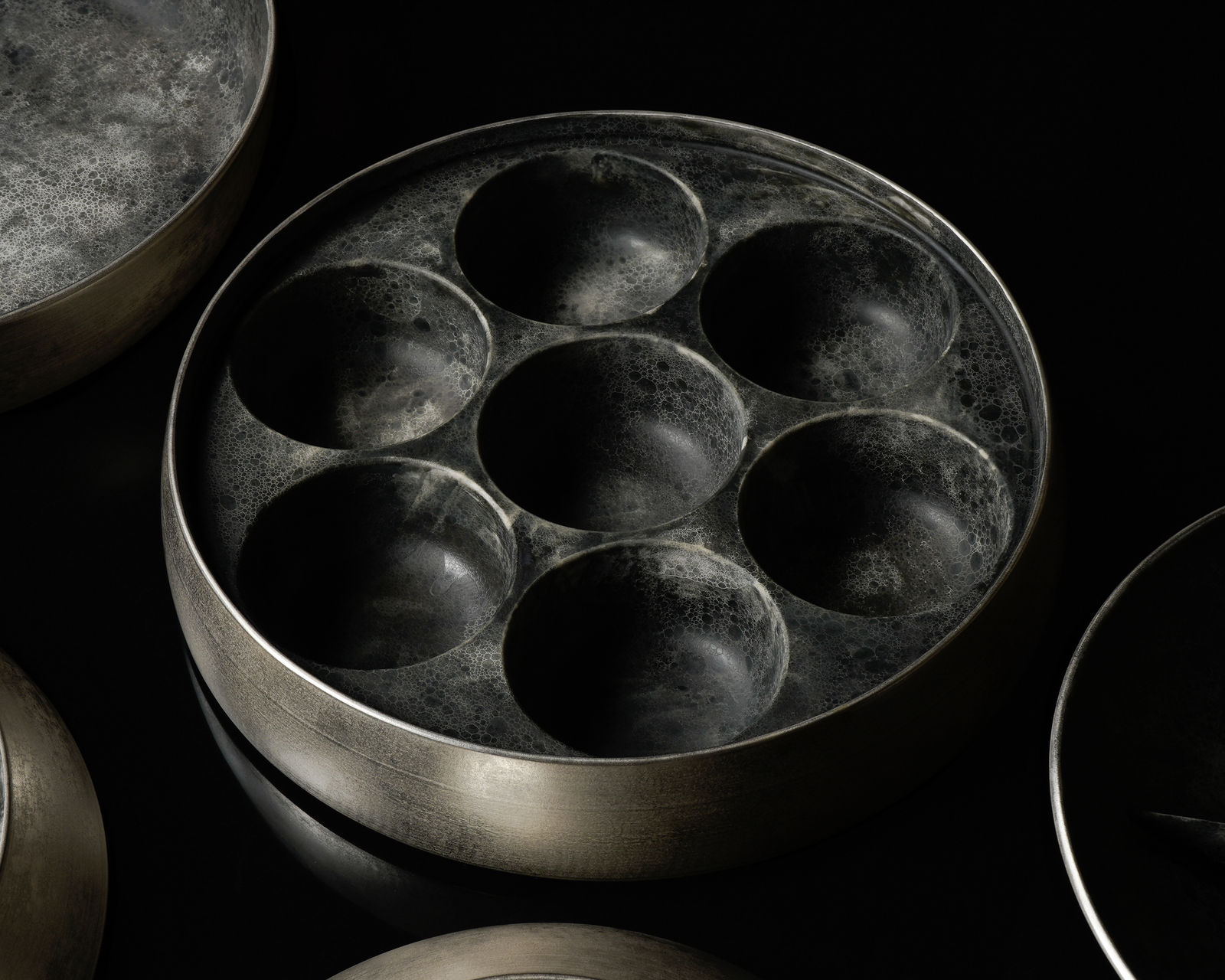 Terauchi Shinji 寺内信二, Five-tiered moon shaped box with silver 本銀彩 Moon Surface 珠型五段重, 2024