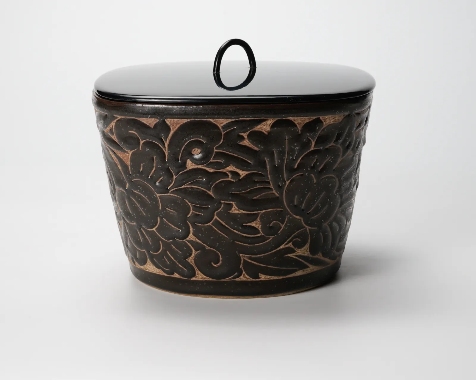 Miyanohara Ken 宮之原 謙, Water Jar with Engraved Peony Patterns, 牡丹文刻釉水指, circa 1965