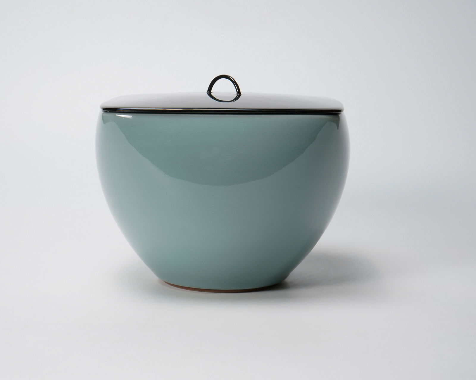 SUWA Sozan Ⅲ 三代 諏訪 蘇山, Squared celadon water jar 青磁角水指