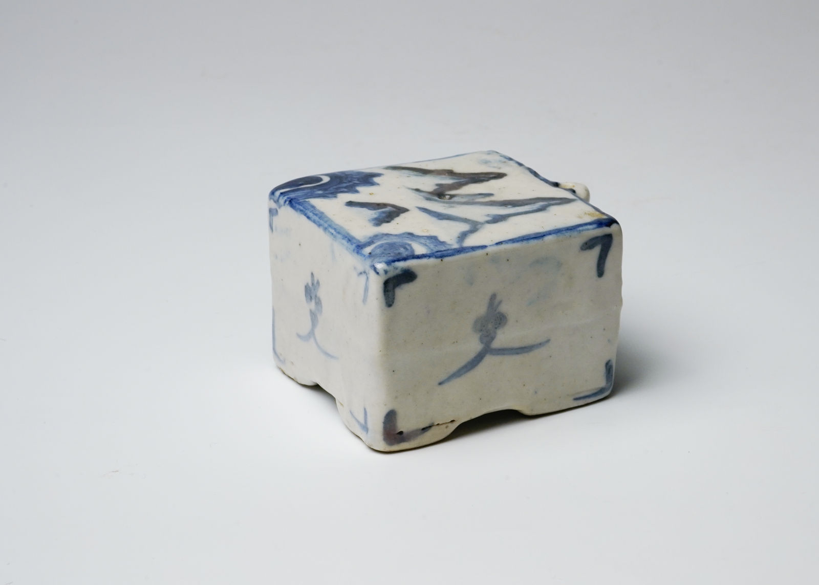 Square shaped water dropper with sometsuke 李朝角形染付水滴, Joseon dynasty