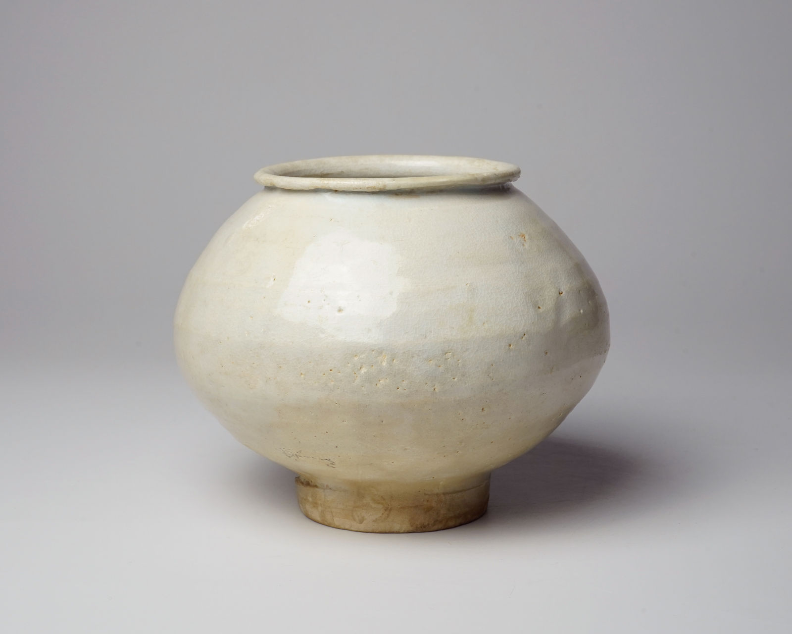 Korean Lee Dynasty White Glazed Jar 李朝白磁壺