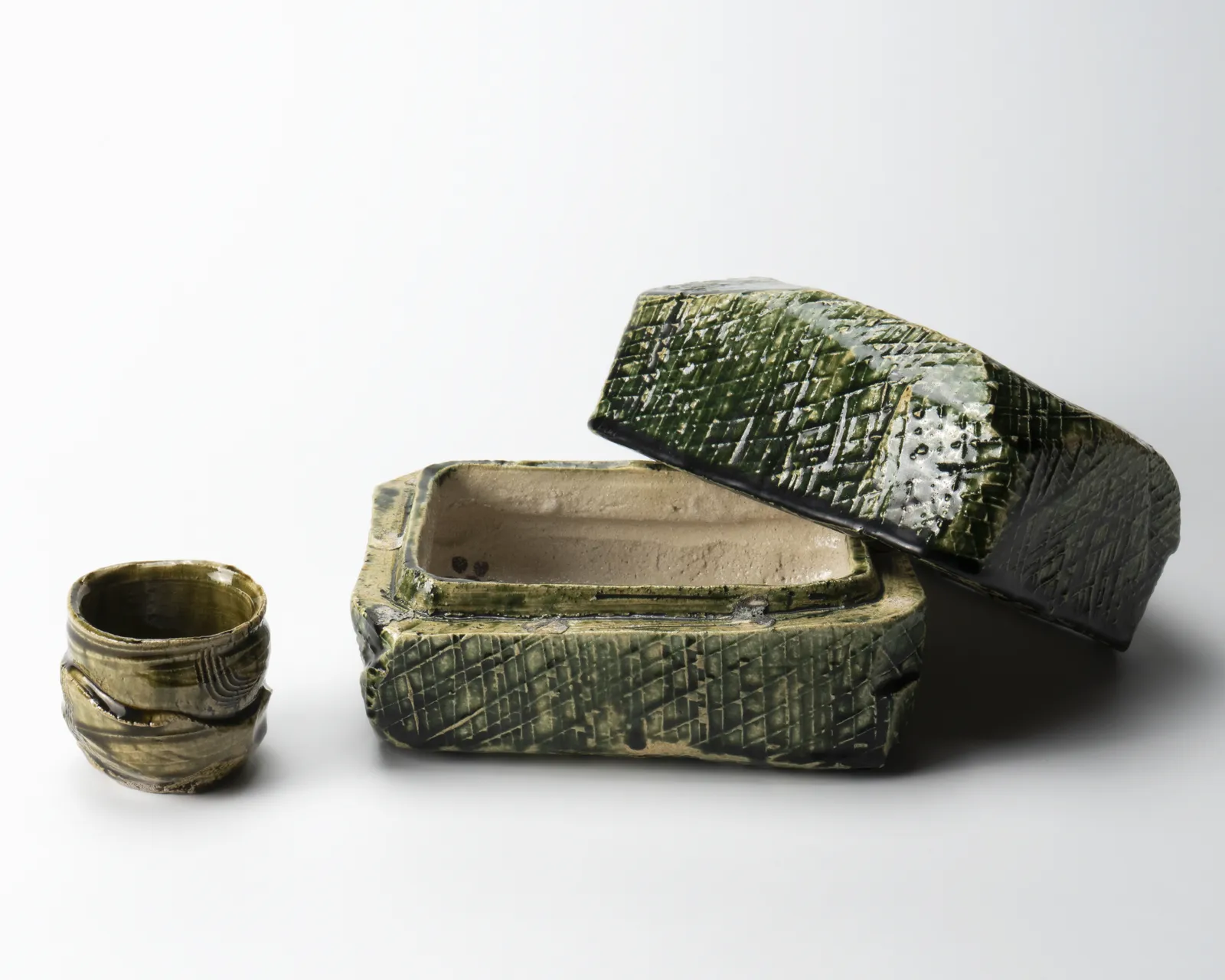 Suzuki Goro 鈴木五郎, Oribe covered box, 1994