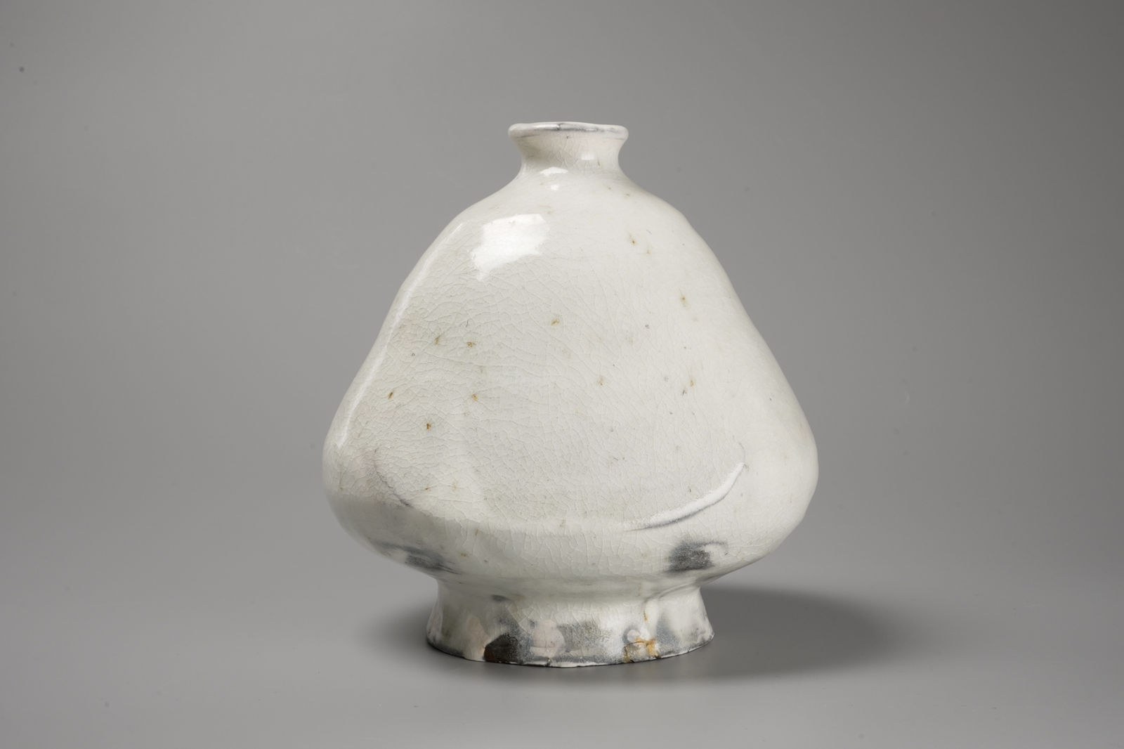Kondo Seiko 近藤 精宏, Kohiki Jar with Transparent Glaze 粉引扁壺