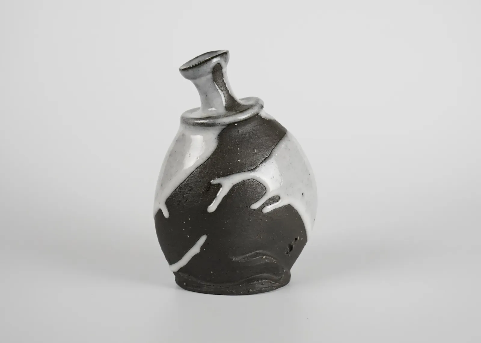 Kakurezaki Ryuichi 隠崎隆一, Tokkuri 徳利, 2013