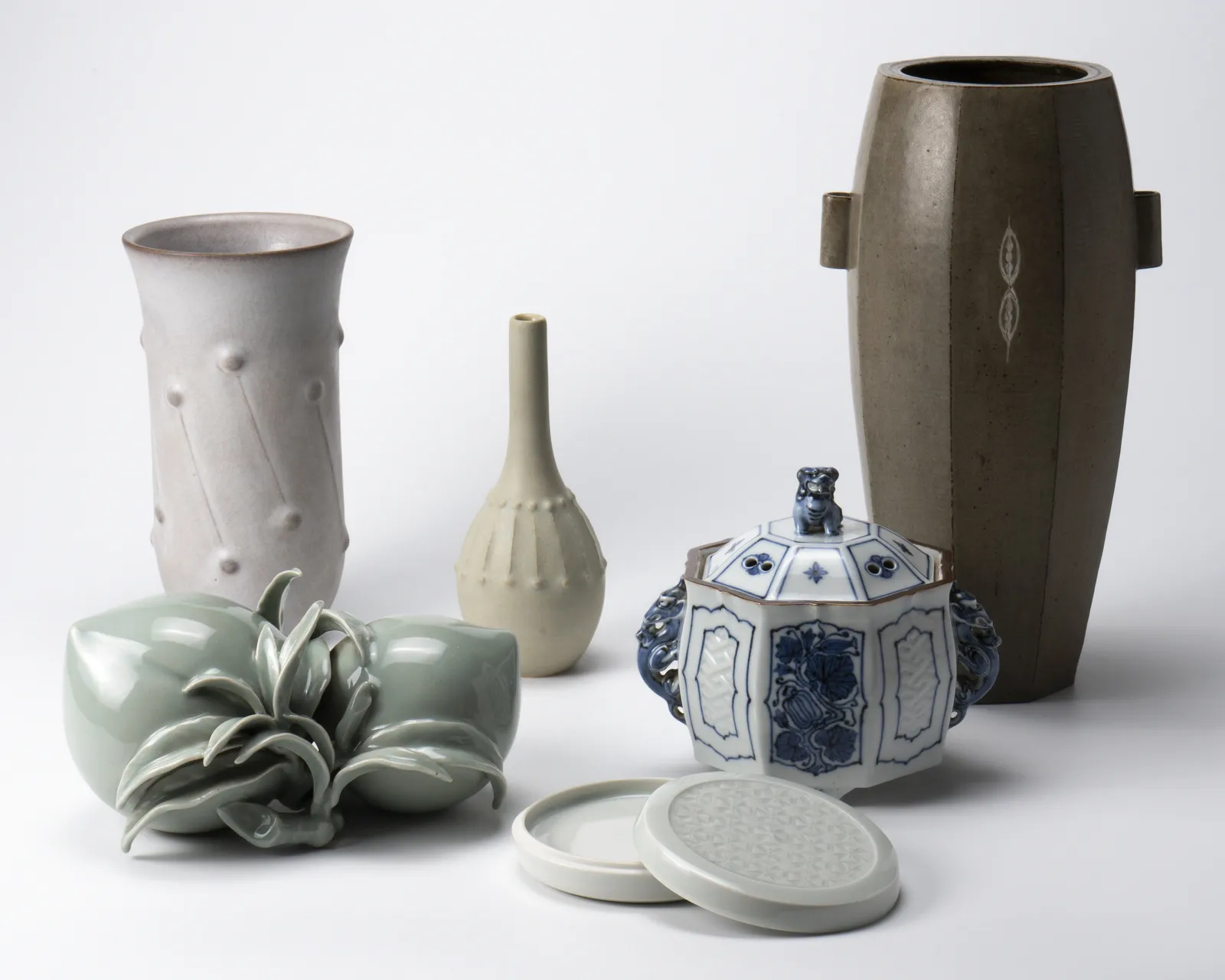 Kusube Yaichi 楠部彌弌, Vase for a Single Flower with White Glaze and Striated Pattern, 白玉釉條文一輪生, circa 1950s