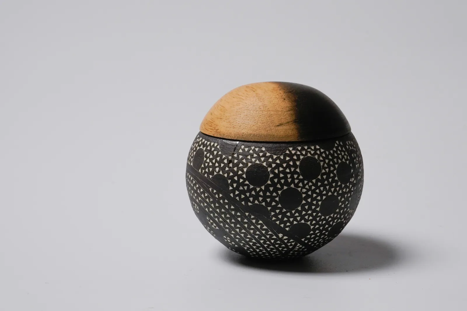 Kitamura Junko 北村純子, Small Container with Natural Persimmon Wood LidNo.4 盒子