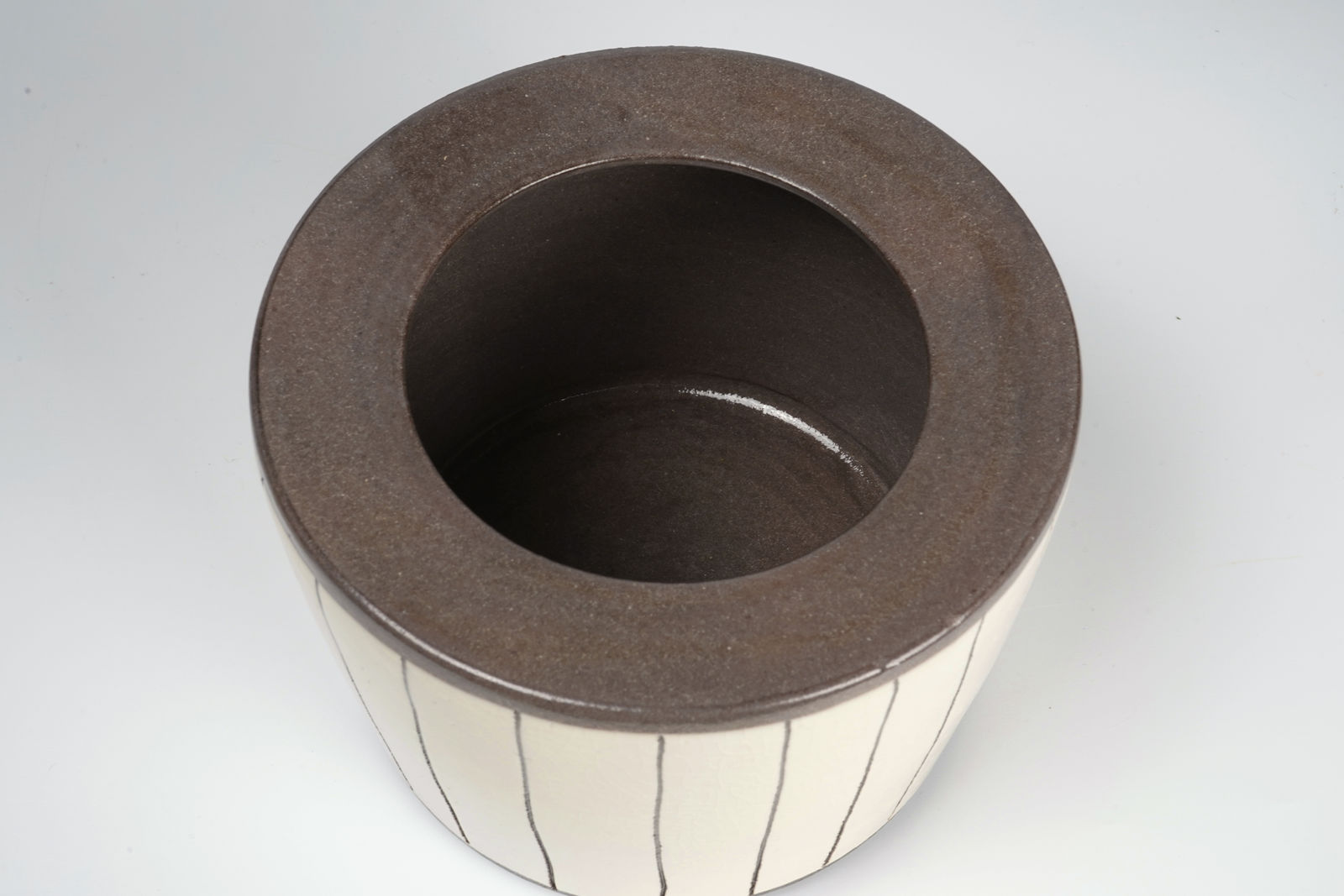 Hara Kiyoshi 原 清, Water jar with lines on white slip 白掻落線文水指