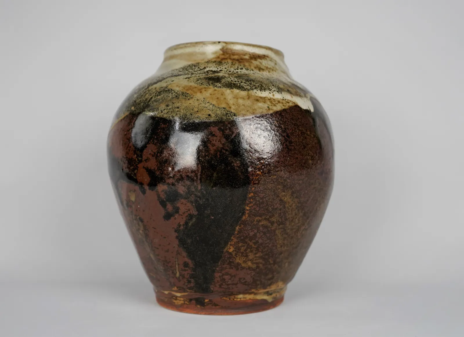 Murata Gen 村田 元, Jar, White and Black Over Persimmon Glaze 柿釉白黒文壺, 1970’s