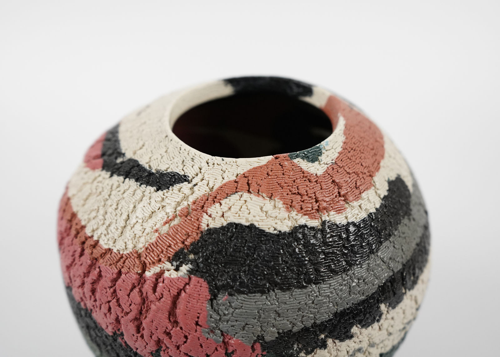 Matsui Kosei 松井康成, Jar, Neriage, Cleft Marbleized 練上嘯裂壺, 1985