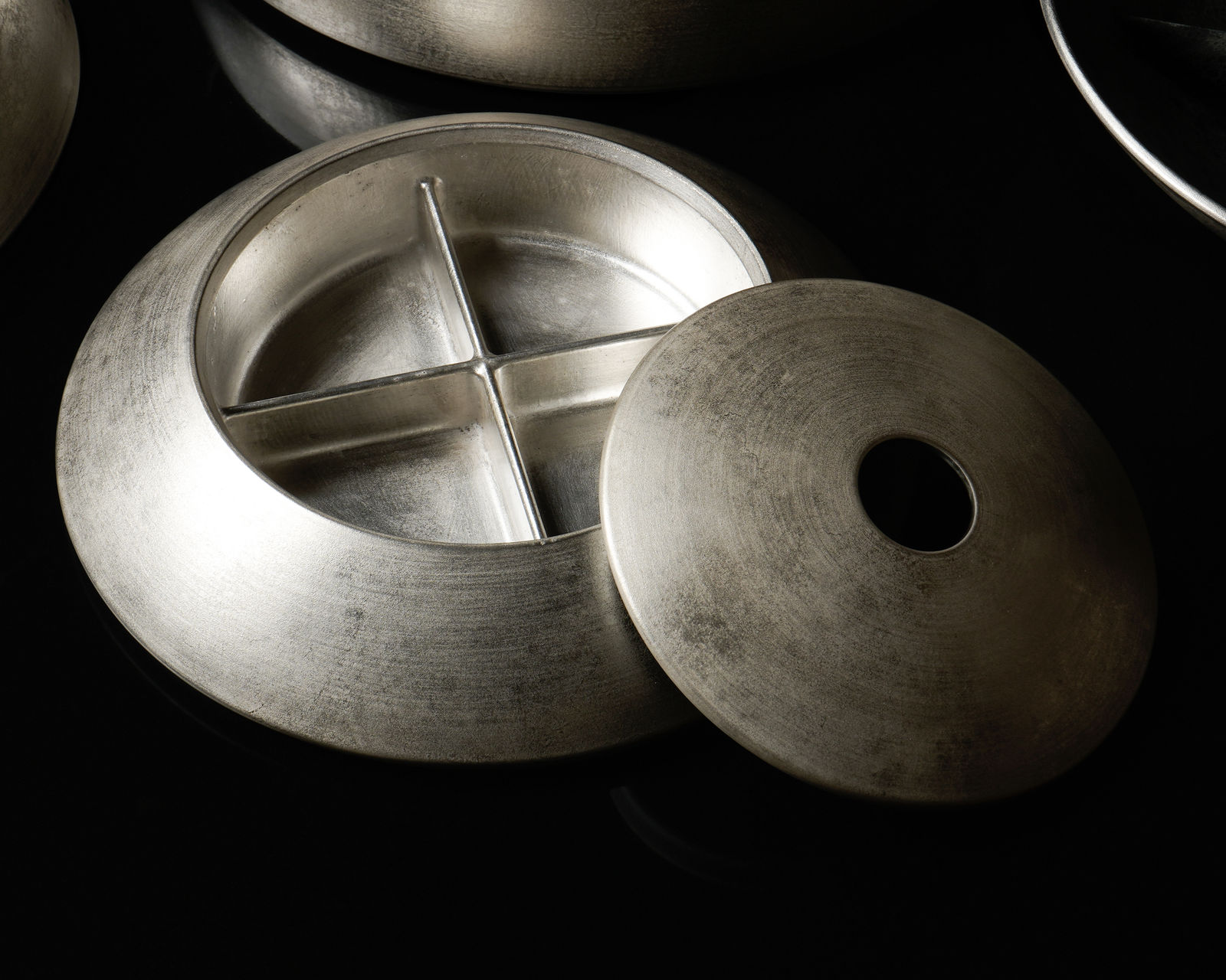 Terauchi Shinji 寺内信二, Five-tiered moon shaped box with silver 本銀彩 Moon Surface 珠型五段重, 2024