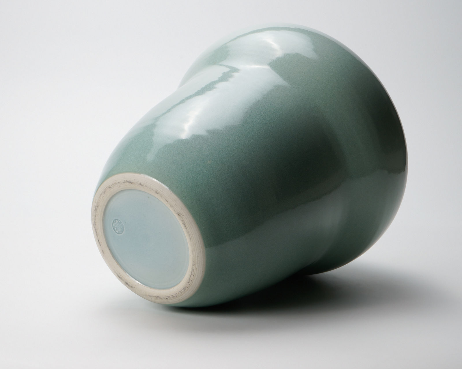 Miyanohara Ken 宮之原 謙, Celadon Flower Vase with Ring Handles, 耳付青磁花挿, circa 1960s