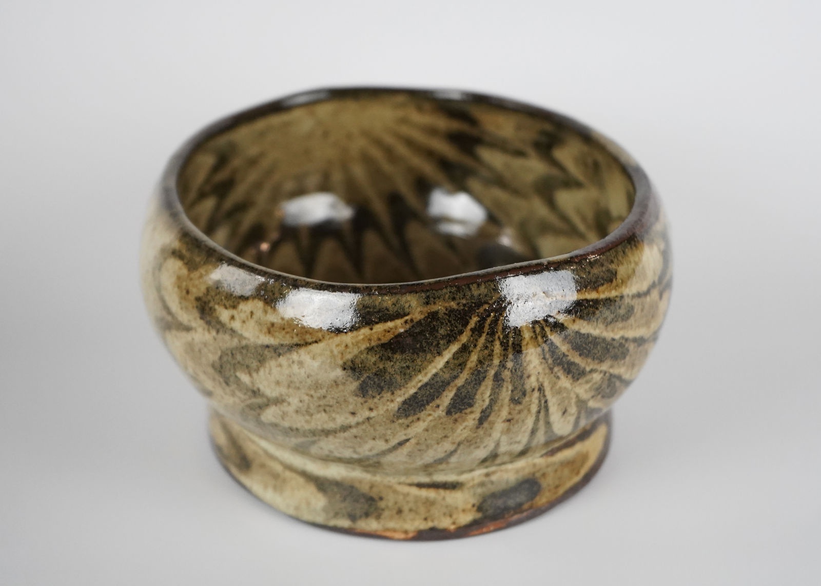 Ueda Tsuneji 上田恒次, Neriage bowl 俵鉢 練上鶉手