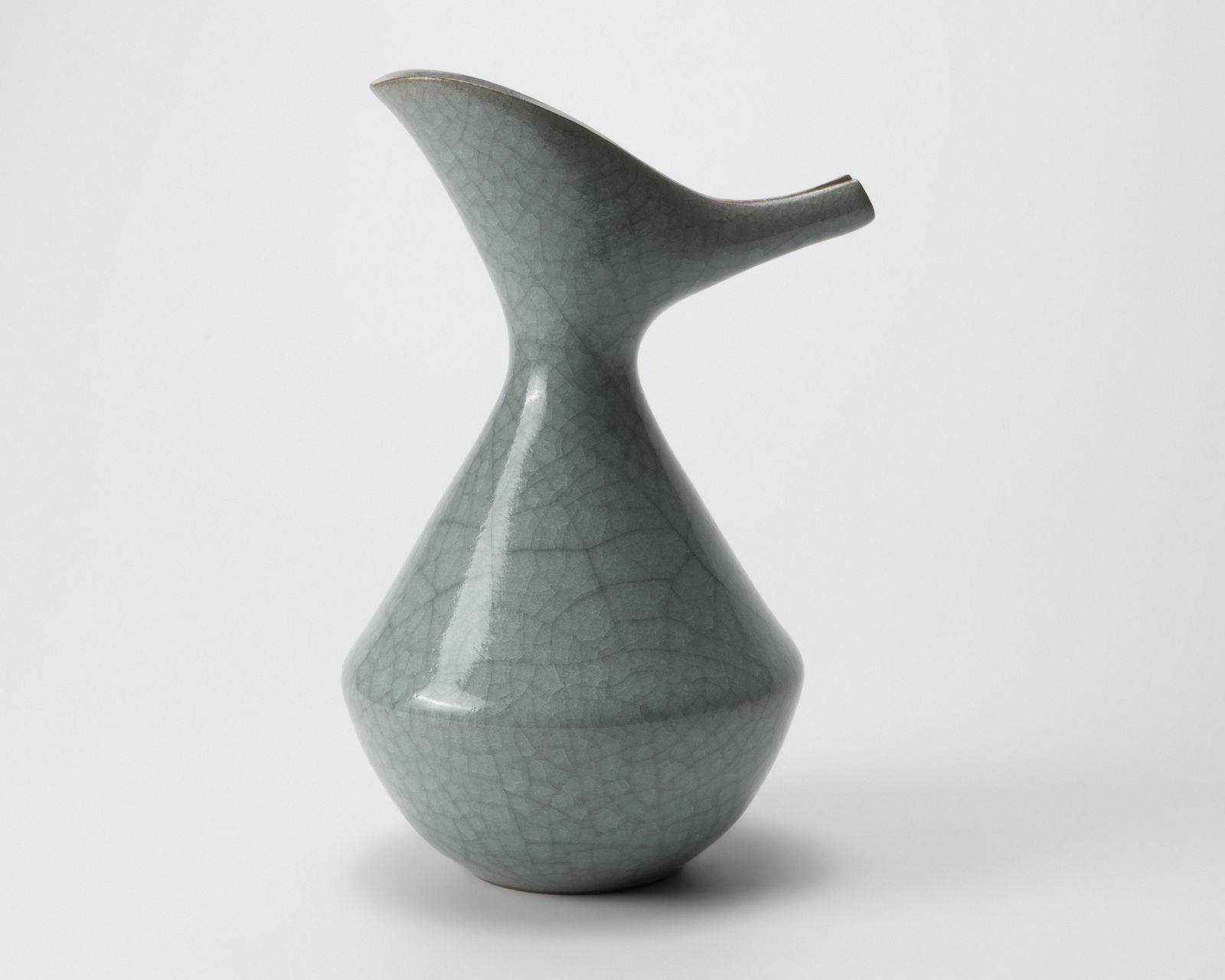 Yoshida Shuhei 吉田周平, Celadon spouted flower vase, 2023