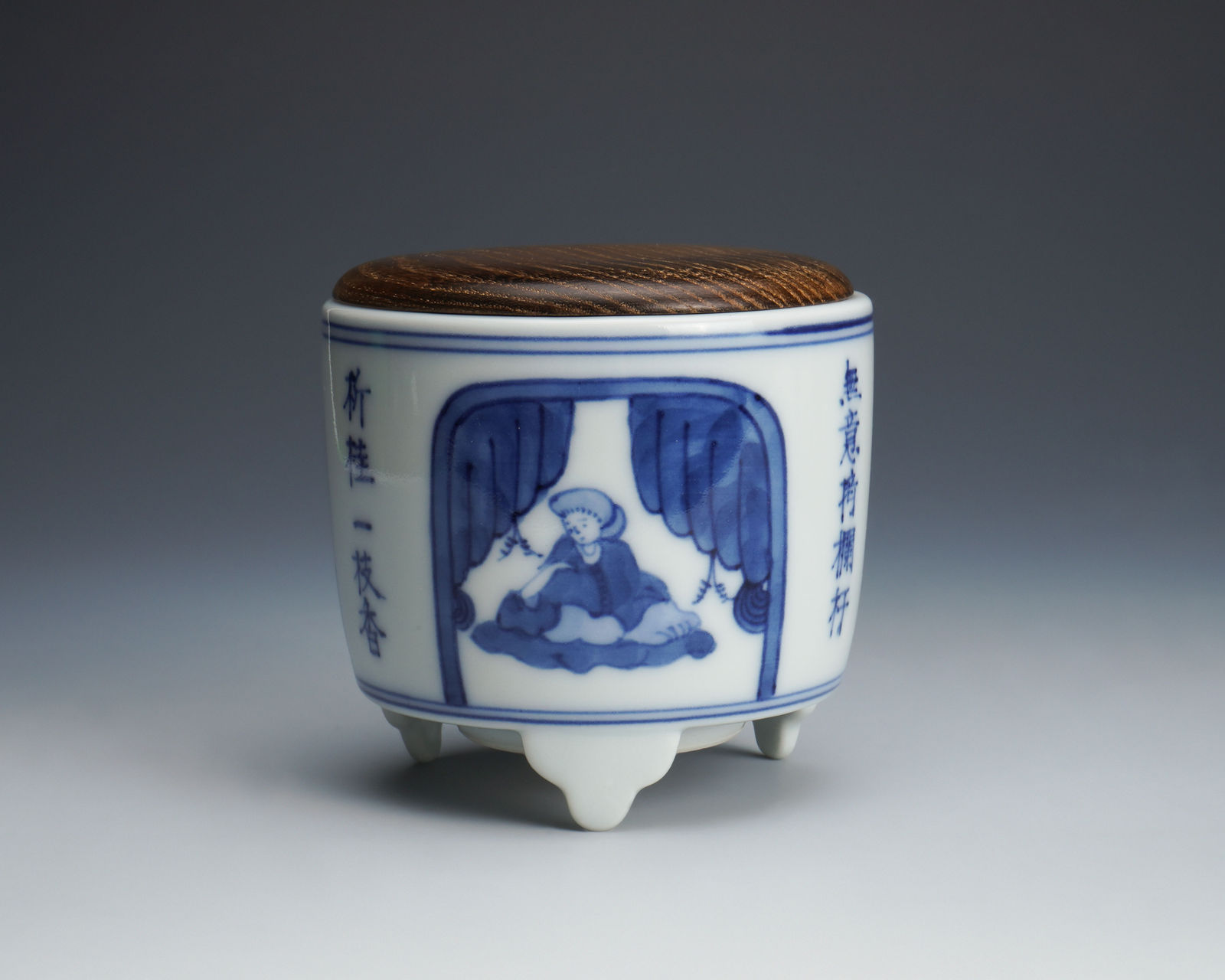 Hachiya Sōyu 蜂谷宗由, Pair of floating tripod sometsuke kikikōro (incense container)