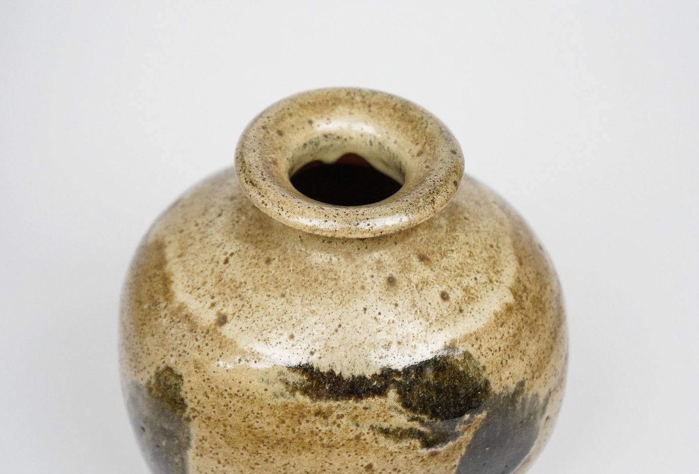Murata Gen 村田 元, Jar, Black Slip Over Rice Husk Glaze 糠釉黒文扁壺