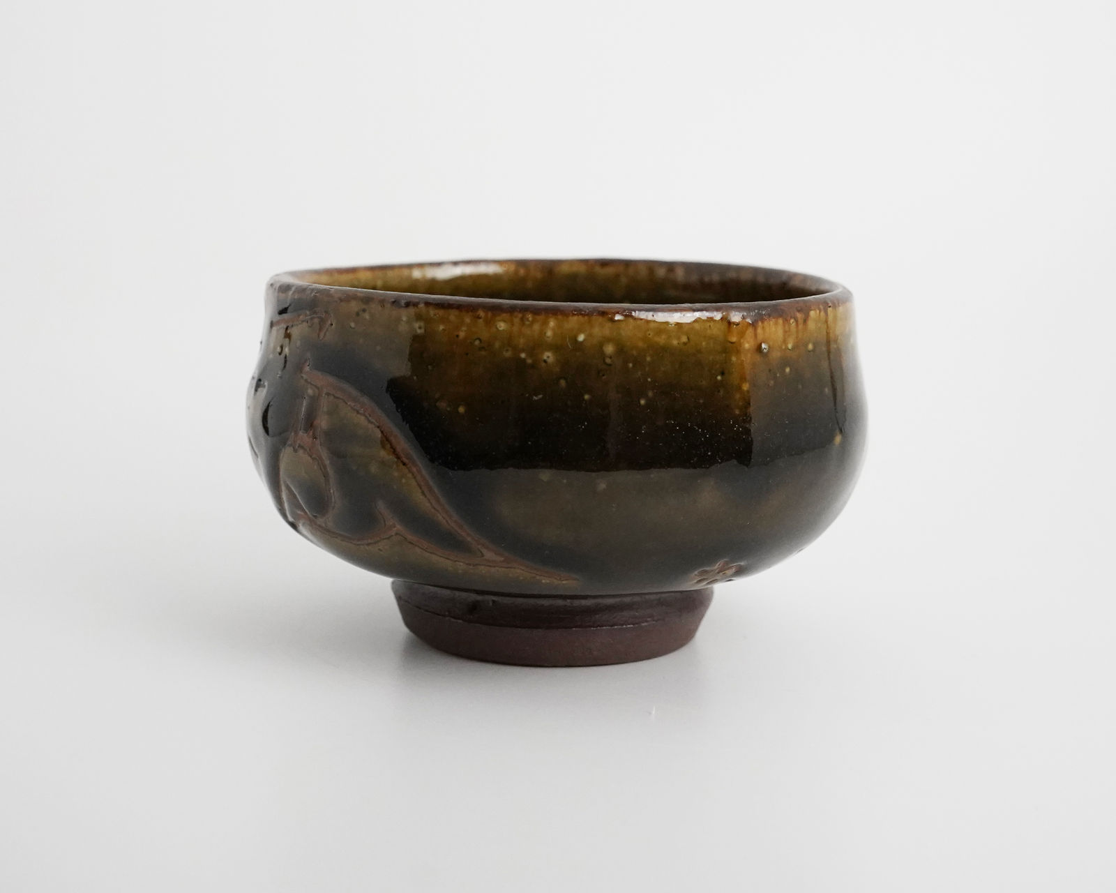 Kinjo Jiro 金城次郎, Teabowl with Fish Drawing 魚紋茶碗