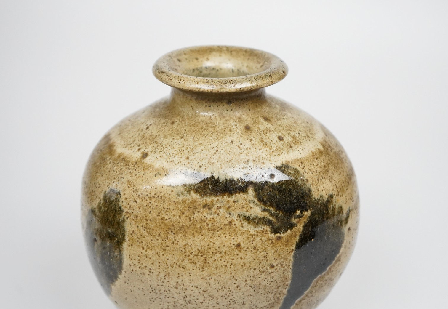 Murata Gen 村田 元, Jar, Black Slip Over Rice Husk Glaze 糠釉黒文扁壺