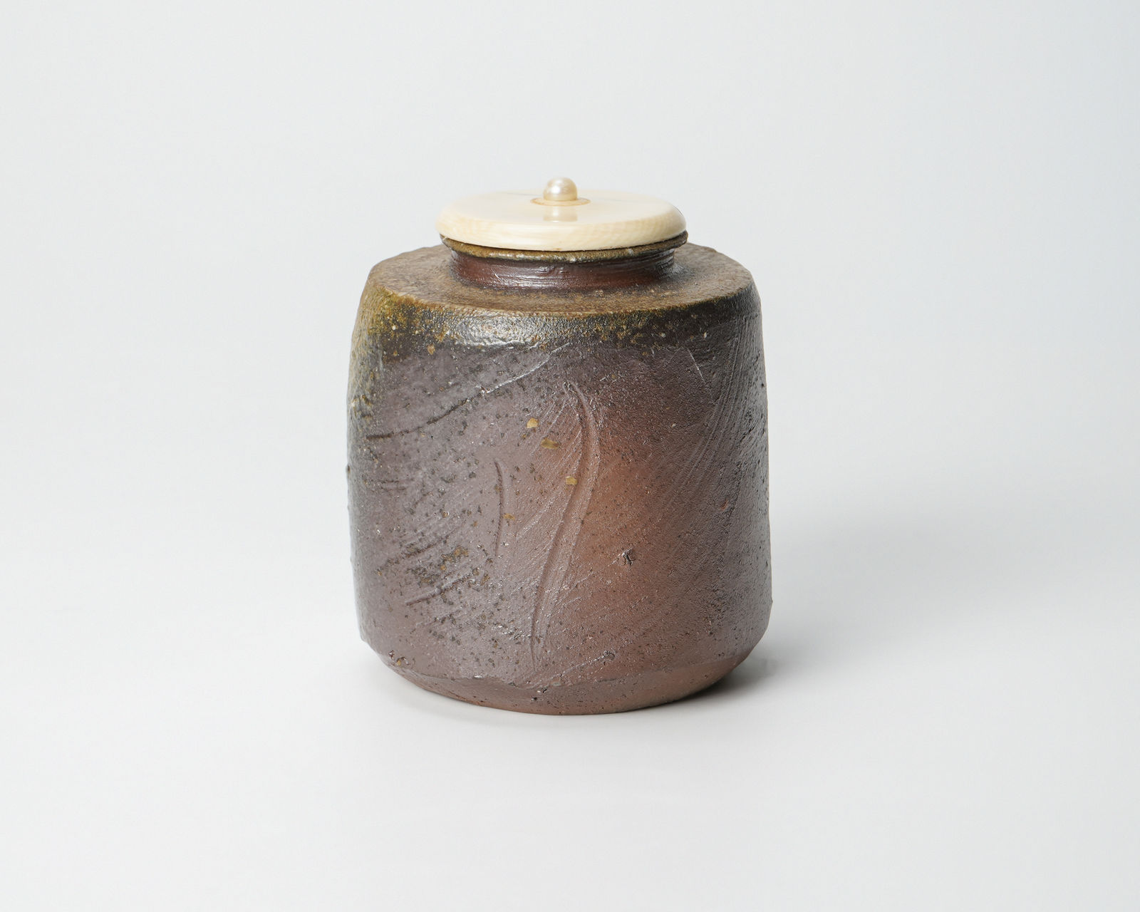Isezaki Jun 伊勢崎淳, Bizen tea caddy 備前肩衛茶入