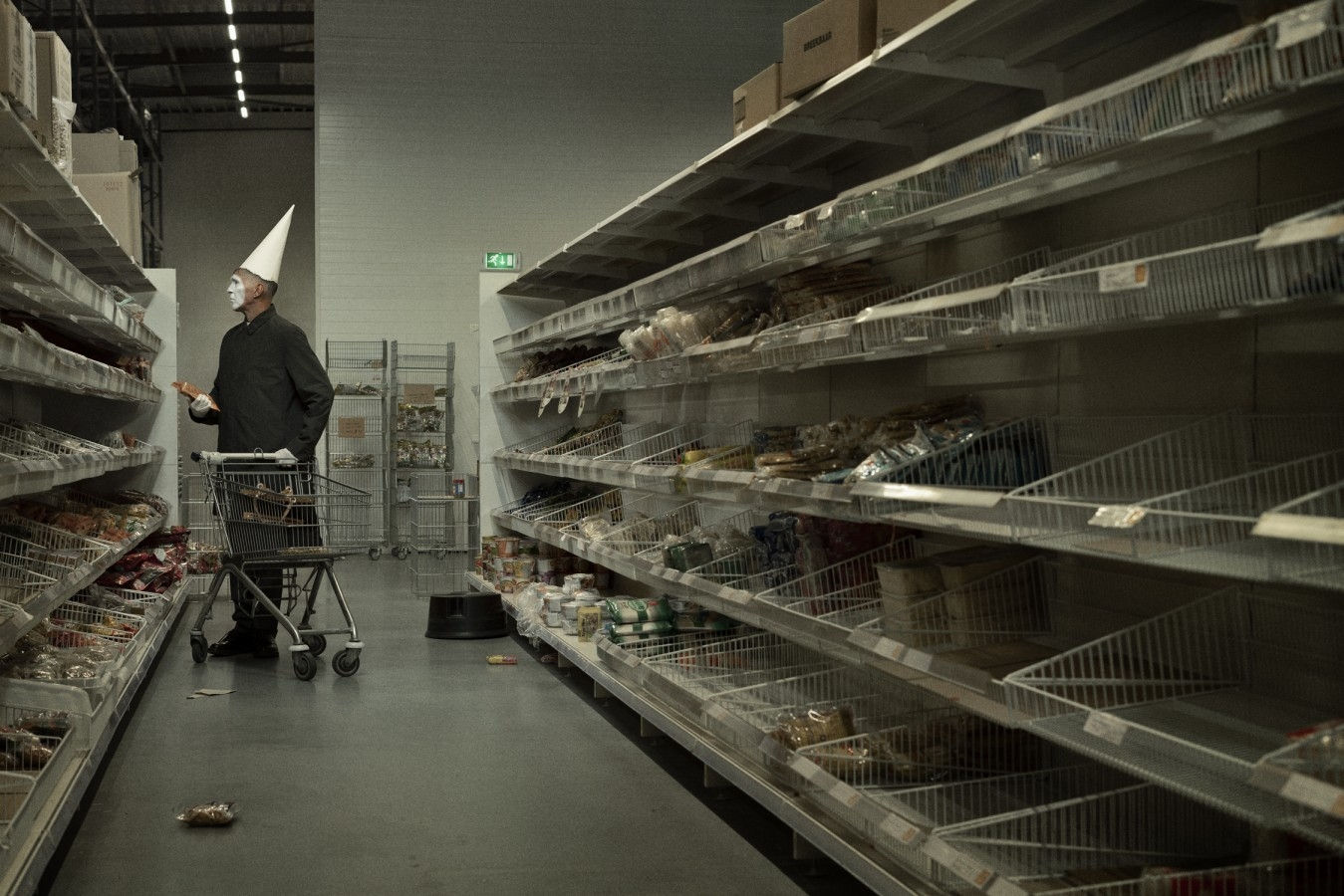 Erwin Olaf, April Fool 09.50 am, 2020