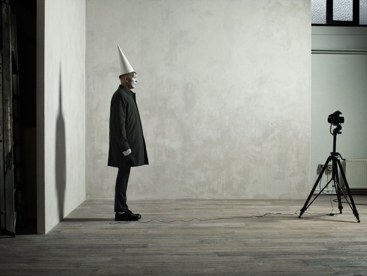 Erwin Olaf, April Fool 11.00 am, 2020