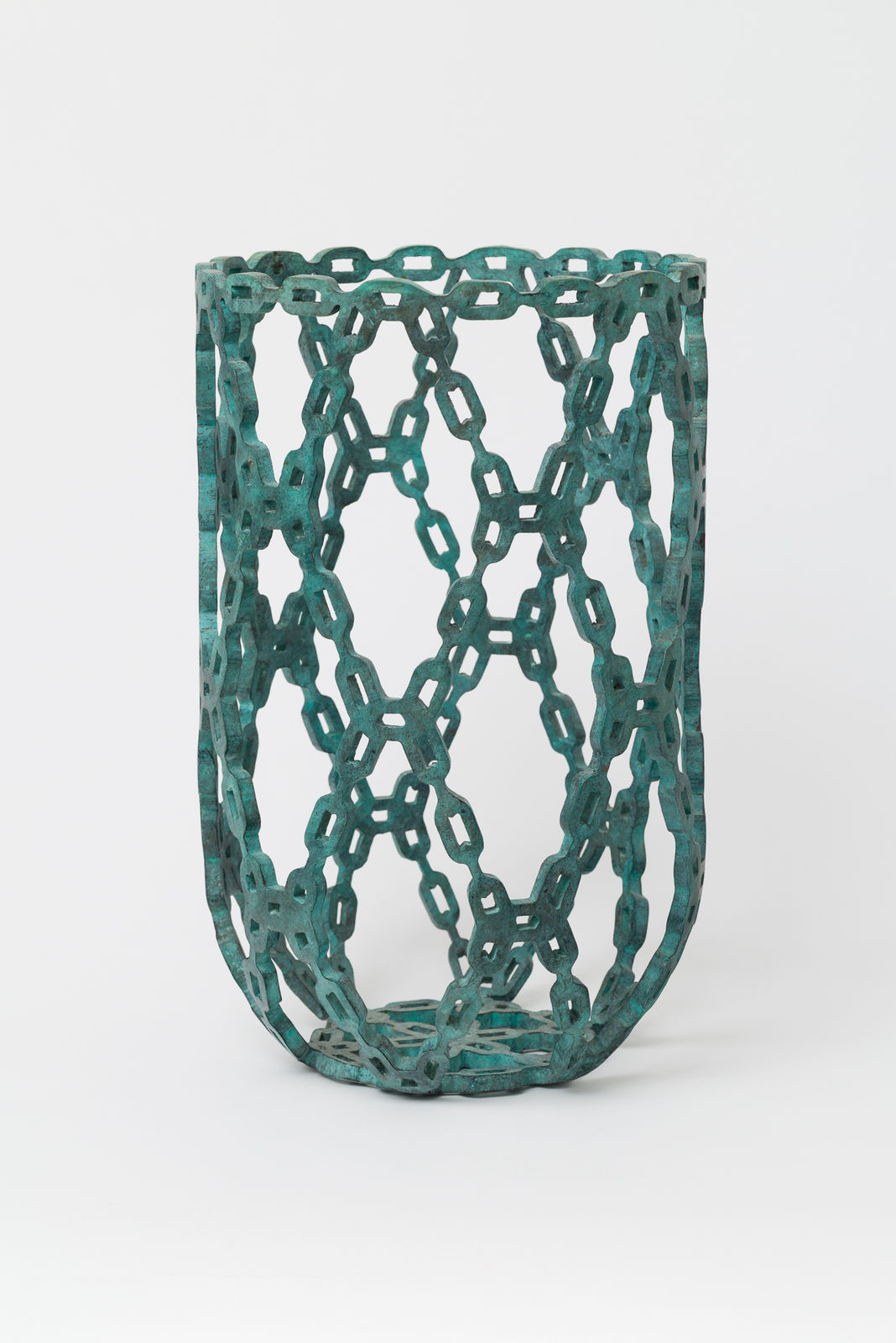 Dmitri Obergfell, Permeable Vase (Chain), 2025