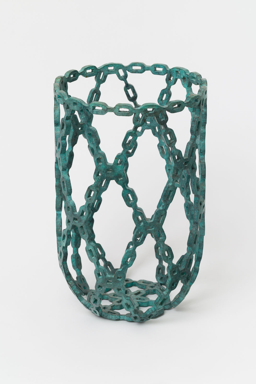 Dmitri Obergfell, Permeable Vase (Chain), 2025