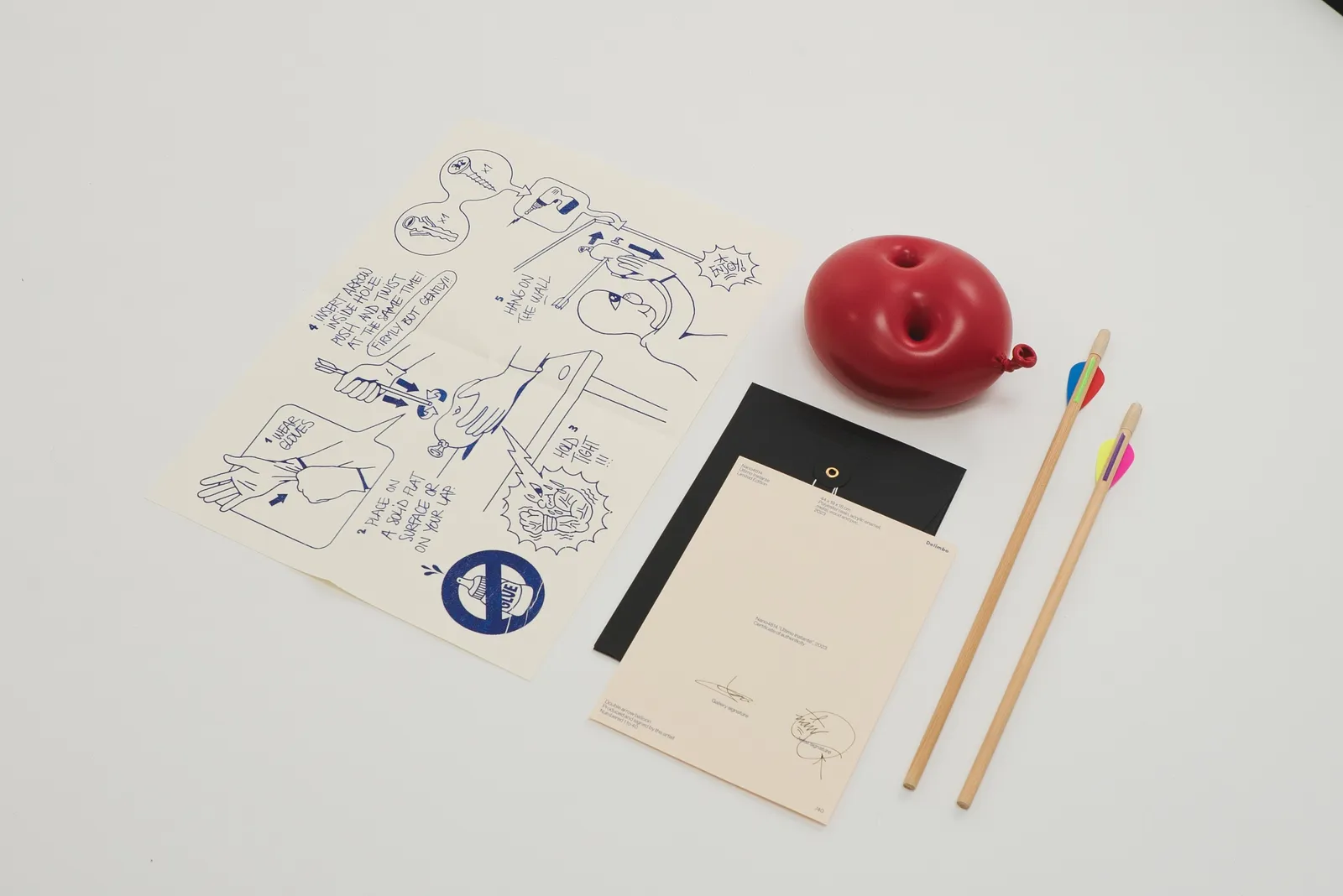 Nano Abia, Último Instante. Double arrow balloon. Rojo., 2023