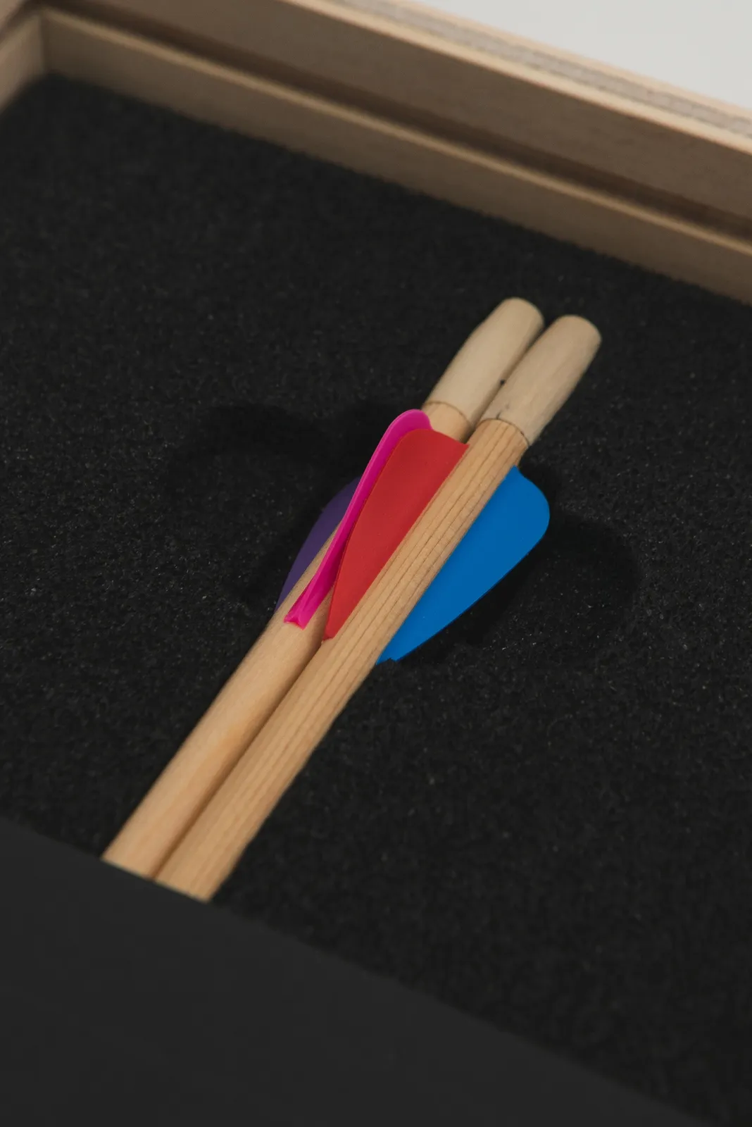 Nano Abia, Último Instante. Double arrow balloon. Rojo., 2023