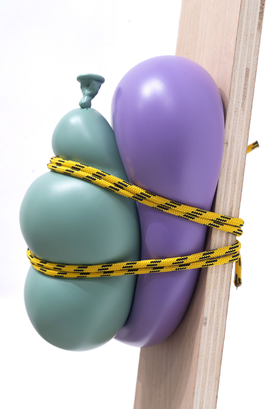 Nano Abia, Dos cuerpos (Calypso mittlel, Lila), 2024