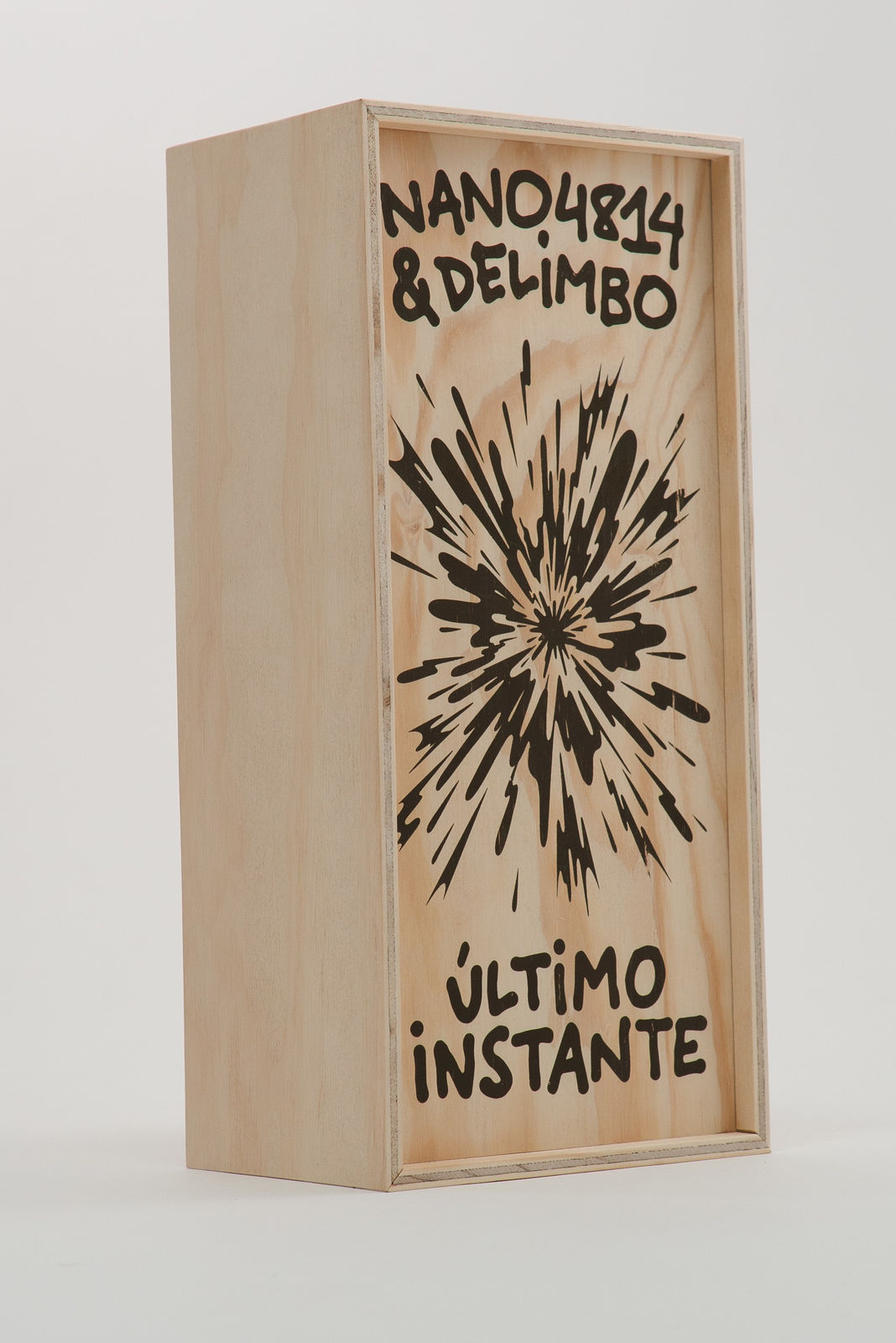 Nano Abia, Último Instante. Double arrow balloon. Amarillo., 2023