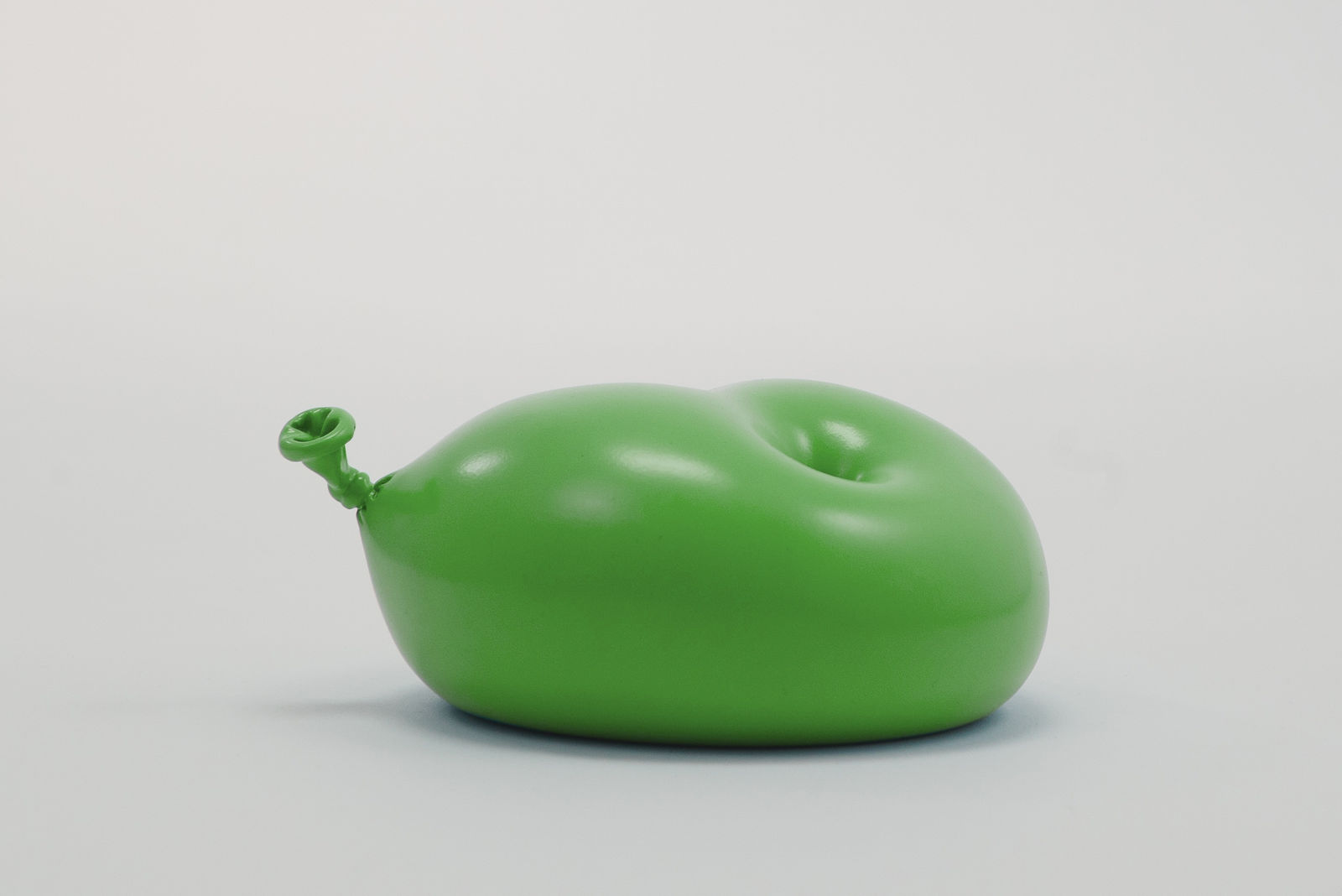 Nano Abia, Último Instante. Double arrow balloon. Verde., 2023