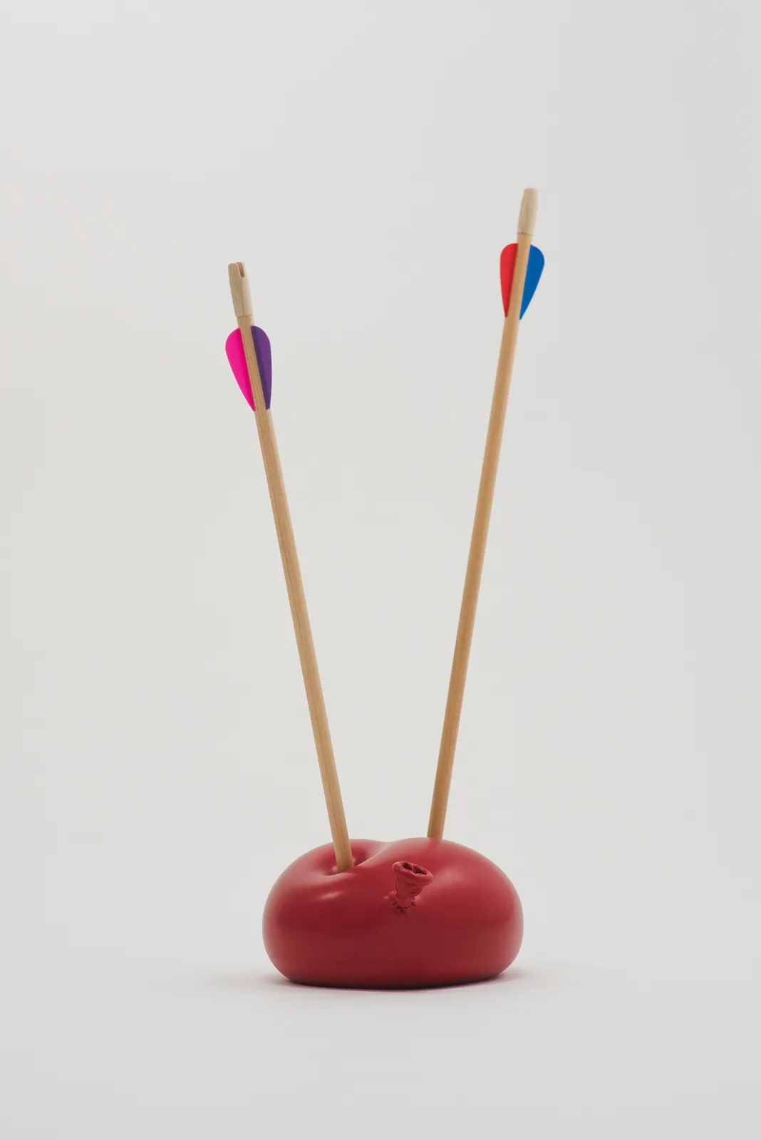 Nano Abia, Último Instante. Double arrow balloon. Rojo., 2023