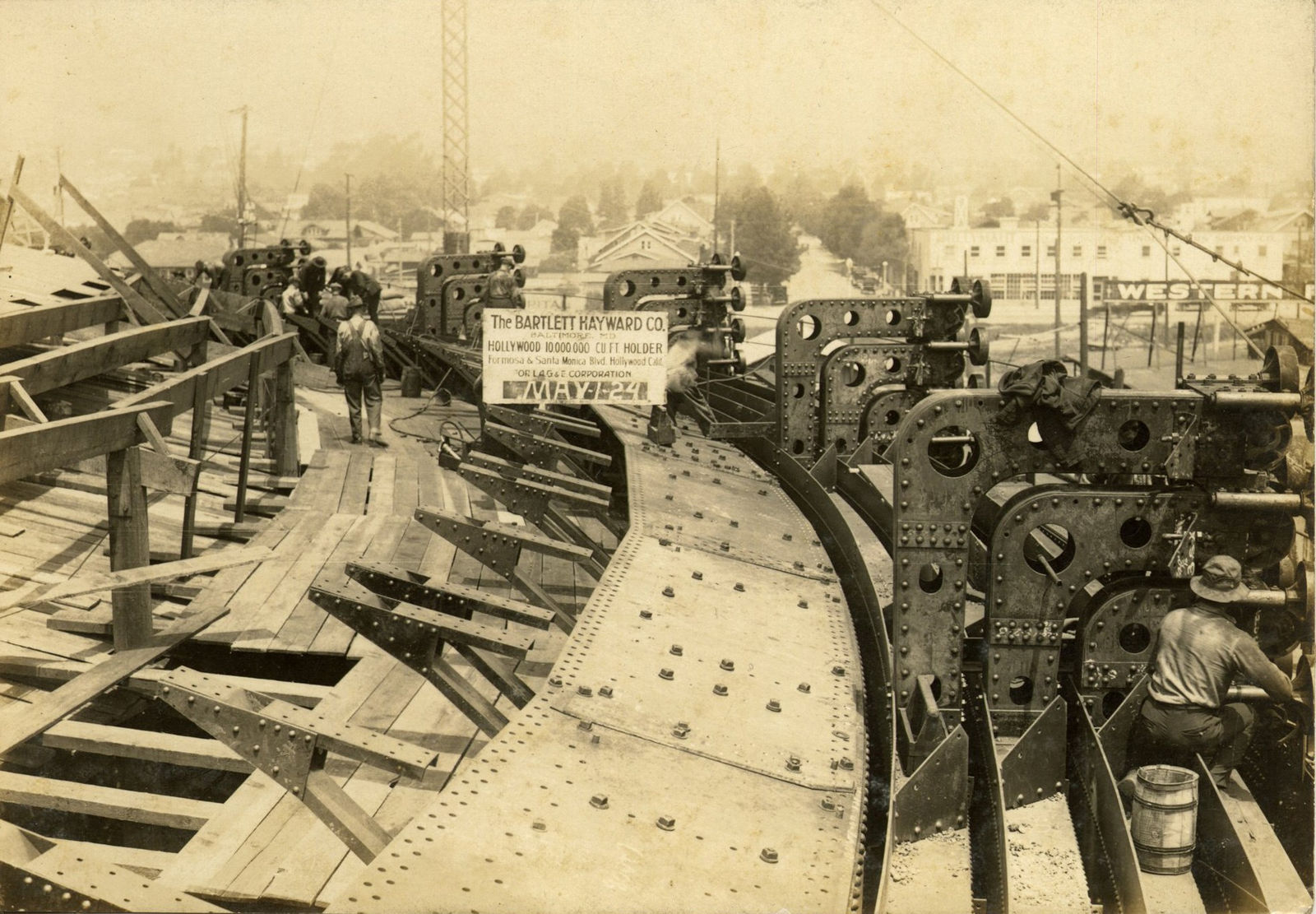 [L.A. Gas and Electric], Large Group Photos Documenting Construction of Gas Tanks in Los Angeles, 1922-24