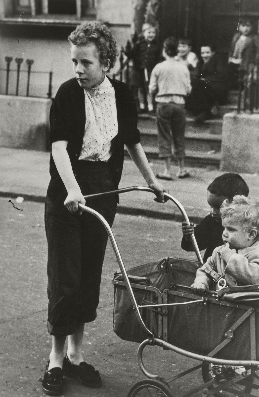 Roger Mayne, Southam Street, North Kensington, London, 1956