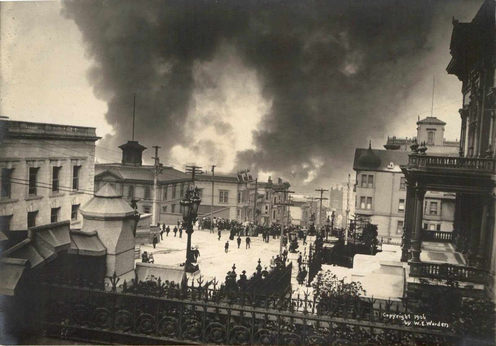 [San Francisco Earthquake], Scenes of the city in ruins, c. 1906