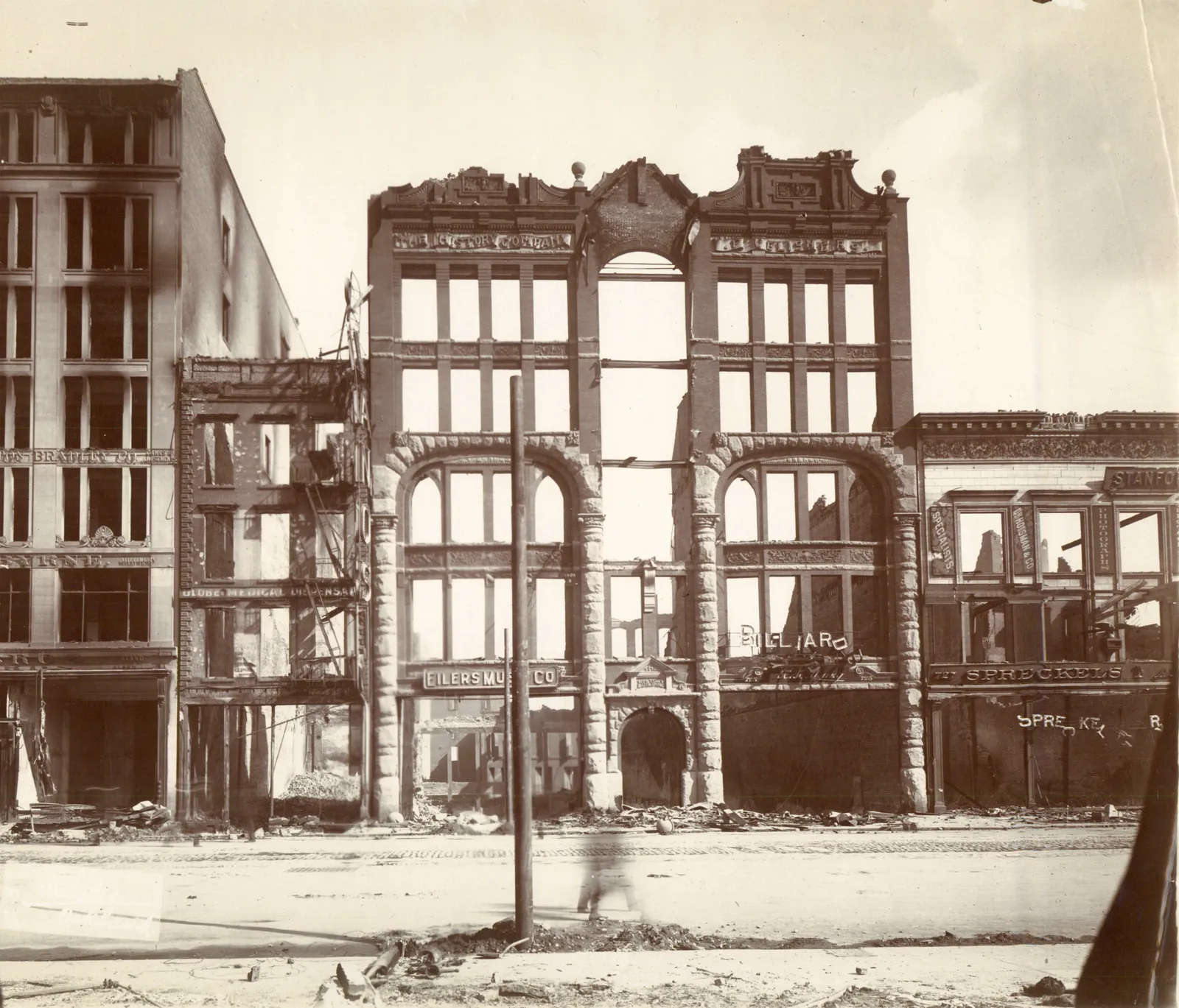 [San Francisco Earthquake], Scenes of the city in ruins, c. 1906