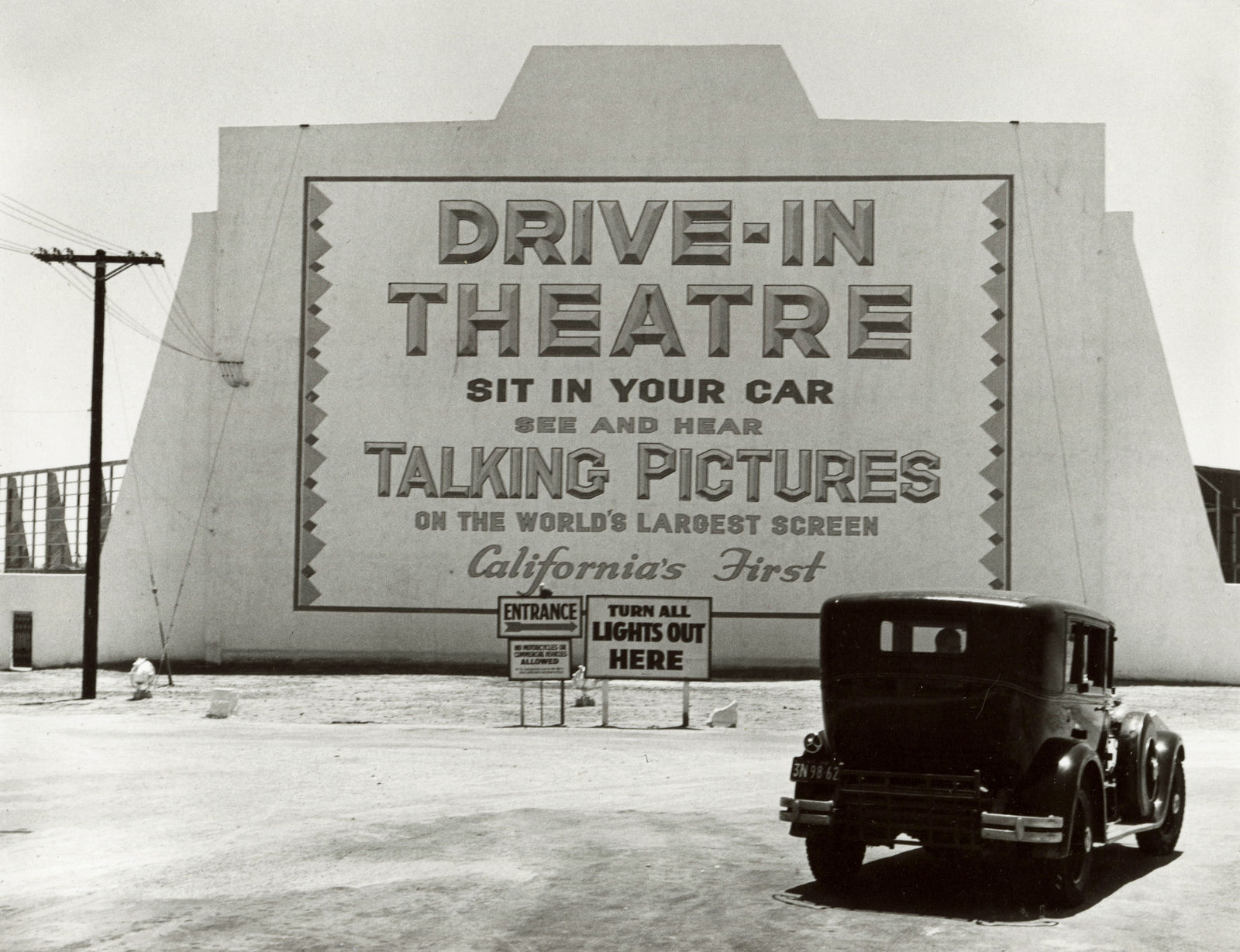 John Gutmann, First Drive-In Theatre, Los Angeles, 1935