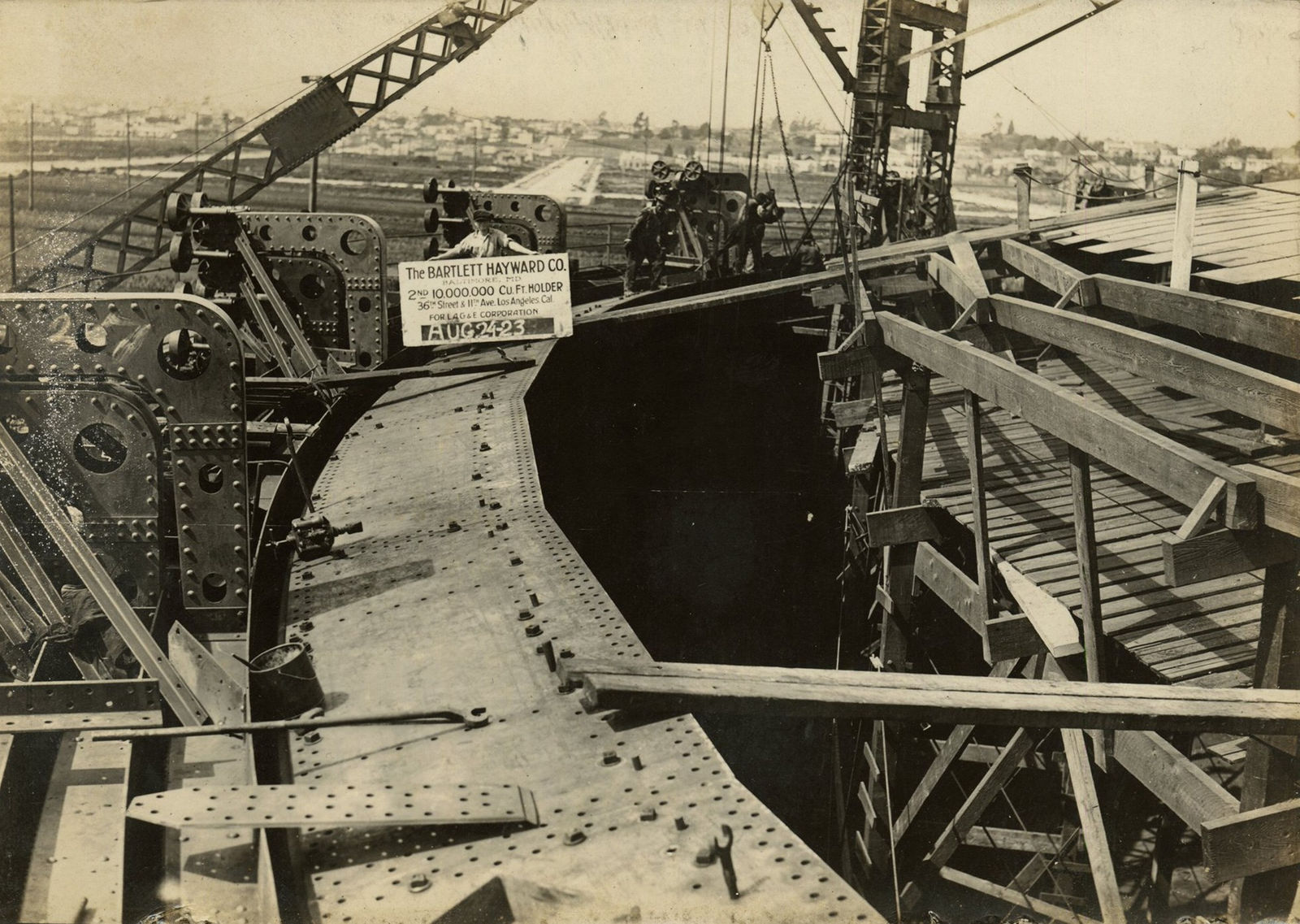 [L.A. Gas and Electric], Large Group Photos Documenting Construction of Gas Tanks in Los Angeles, 1922-24